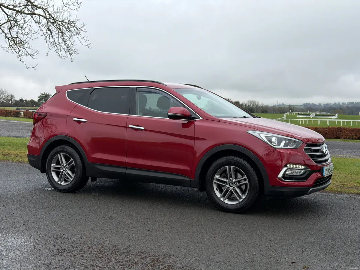 Hyundai Santa Fe 2017 4WD Low Mileage - Image 2