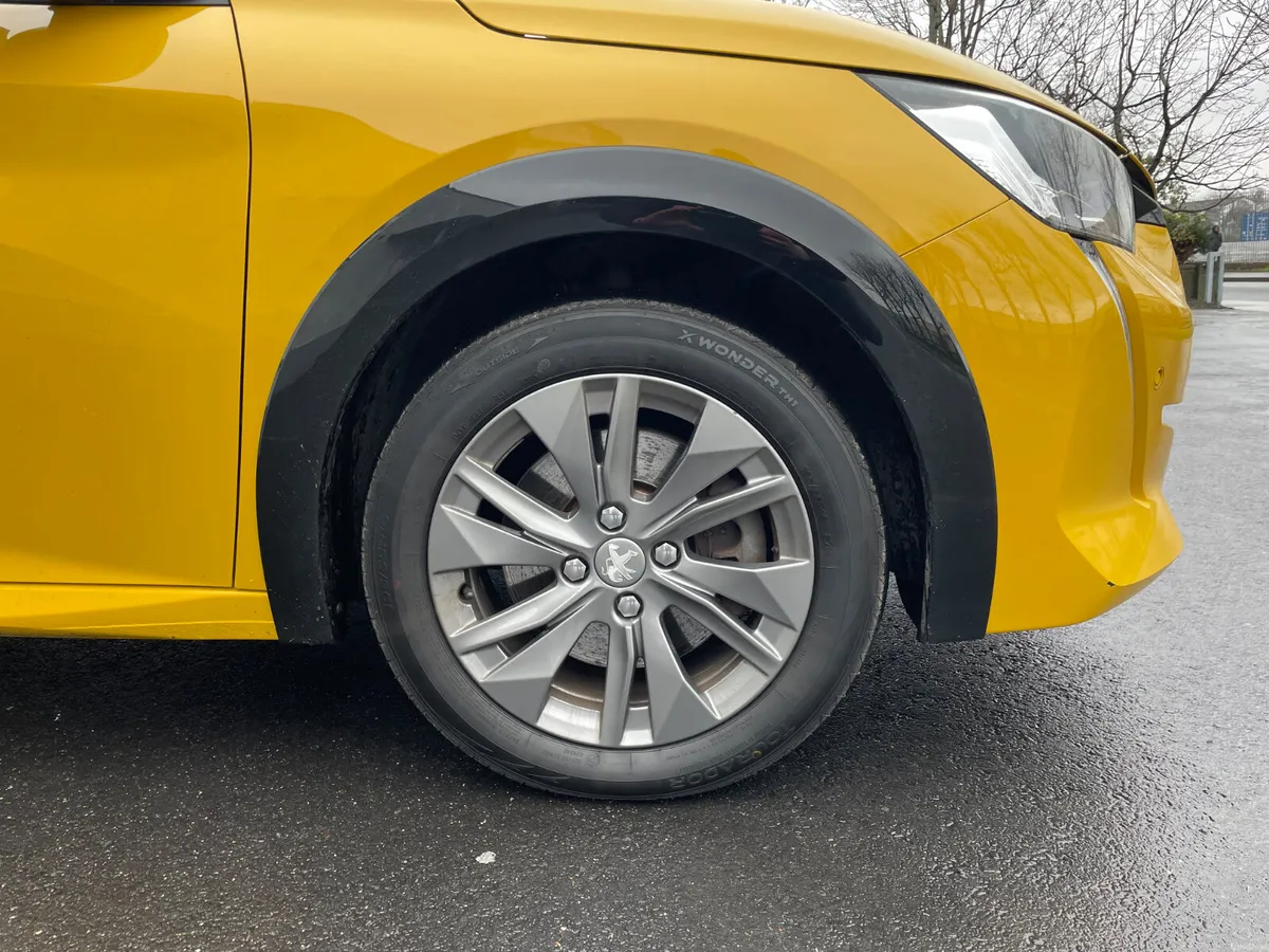 Peugeot E208- 50KW - ALLURE - 120TAX - APPLE PLAY - Image 2