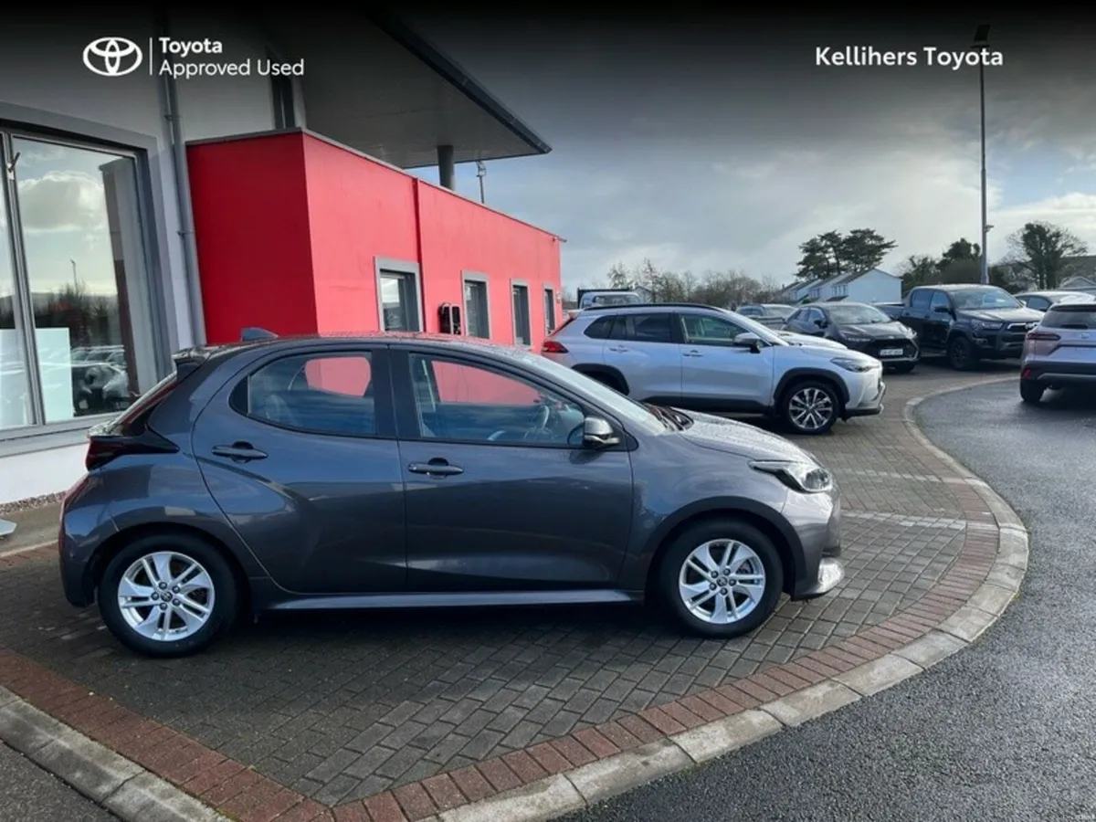 Toyota Yaris HYBRID LUNA 4DR AUTO - Image 3