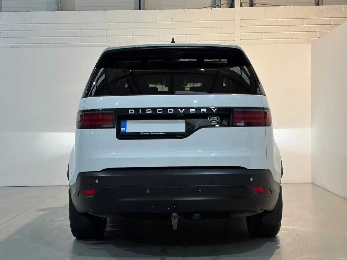 2022 Land Rover Discovery 5 SE Commercial 2 Seater - Image 4