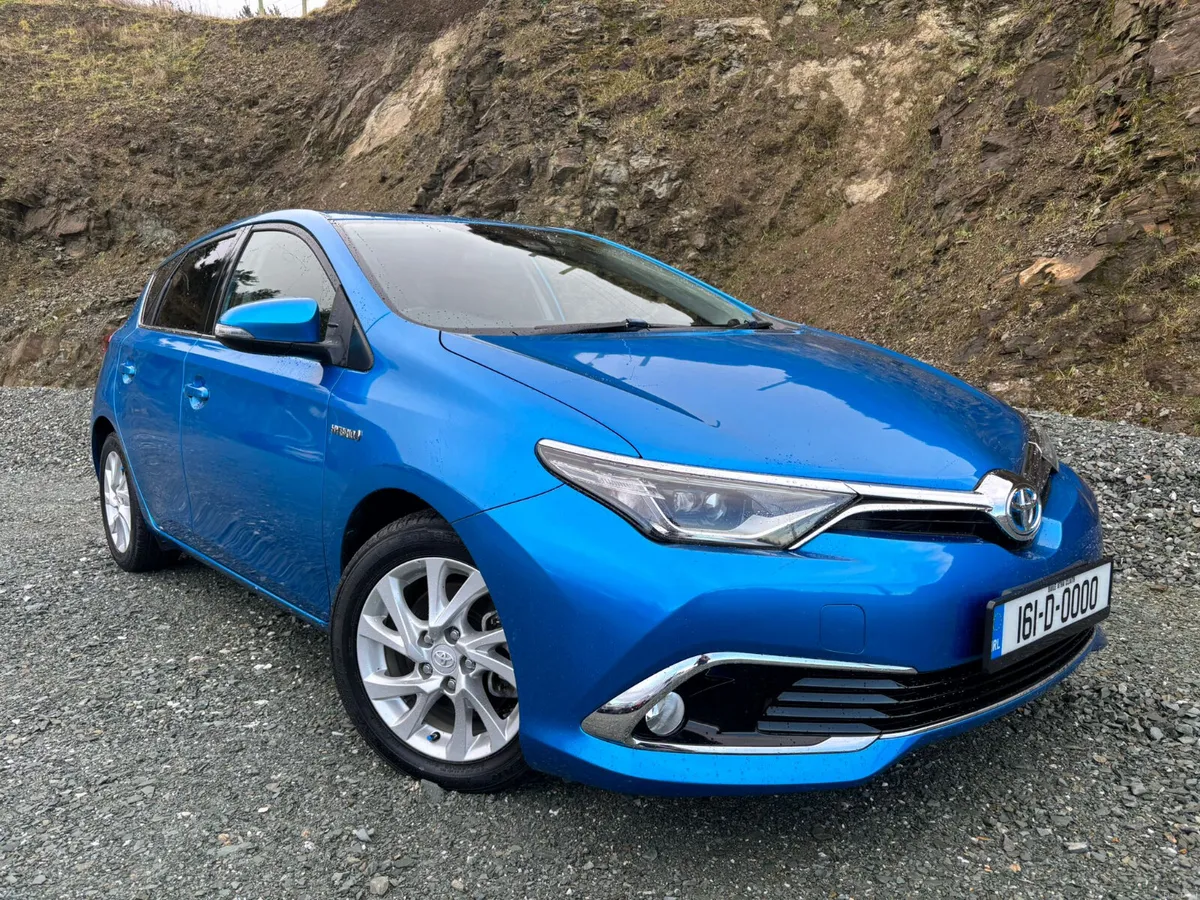 TOYOTA AURIS HYBRID AUTOMATIC 1.8 PETROL - Image 1
