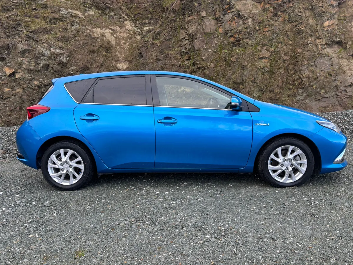 TOYOTA AURIS HYBRID AUTOMATIC 1.8 PETROL - Image 2