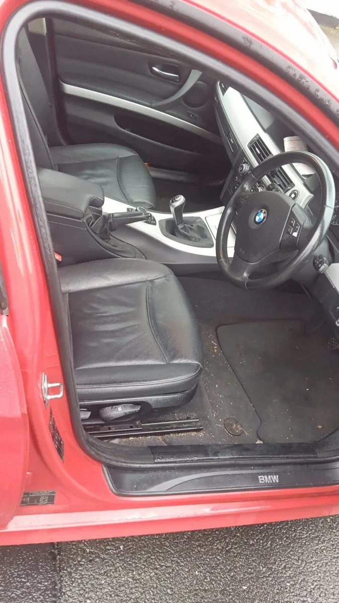 2010 BMW 320 diesel - Image 3