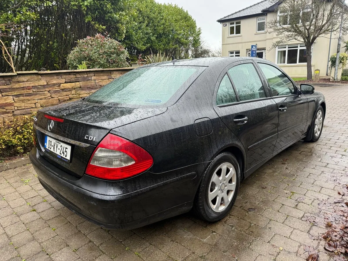 Mercedes E220 - Image 4