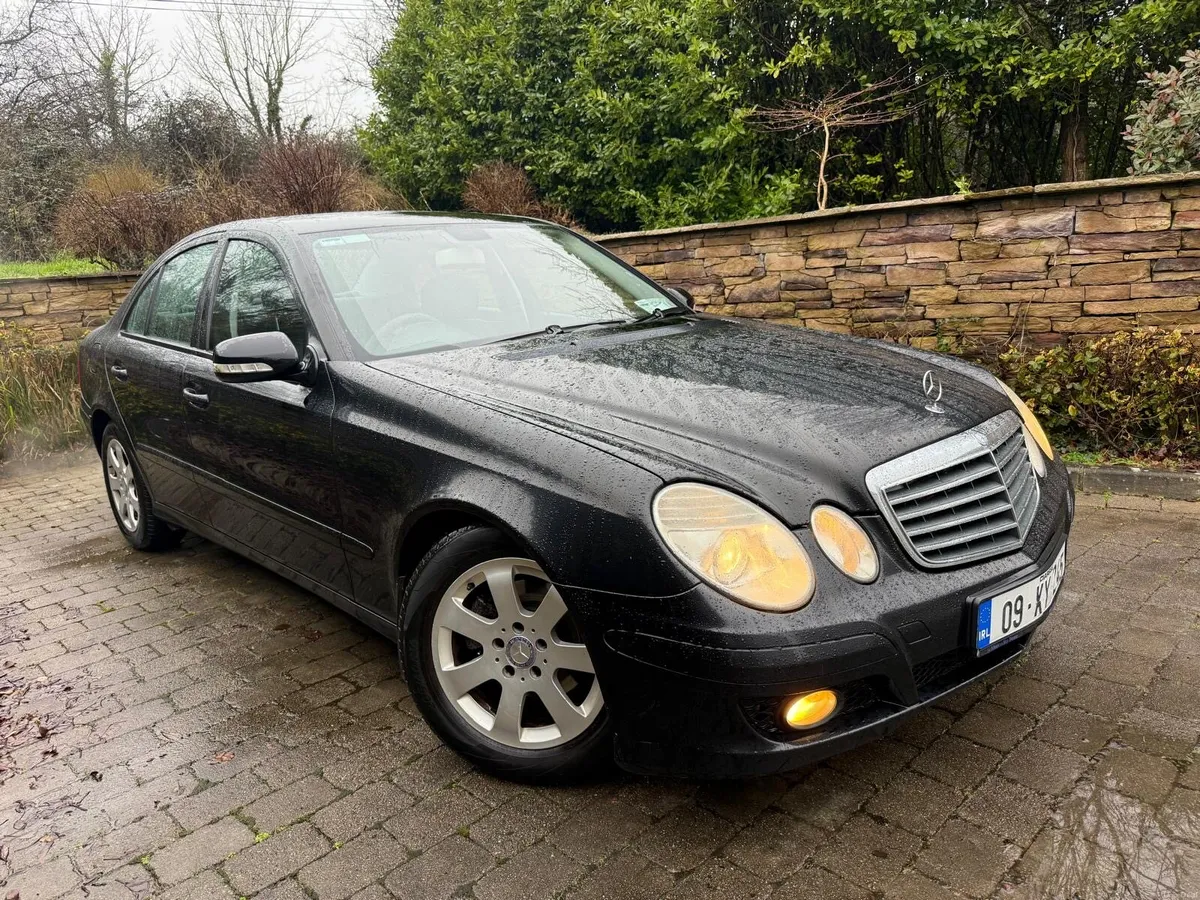 Mercedes E220 - Image 2