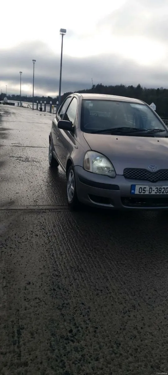 2005 toyota yaris - Image 2