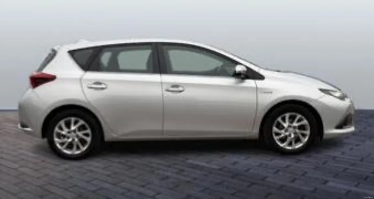 172 Toyota Auris 1.8 Hybrid - Image 2