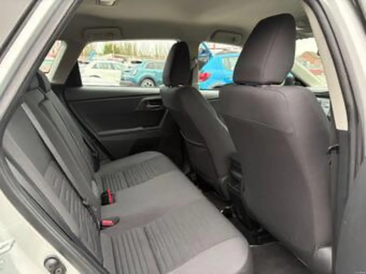 172 Toyota Auris 1.8 Hybrid - Image 4