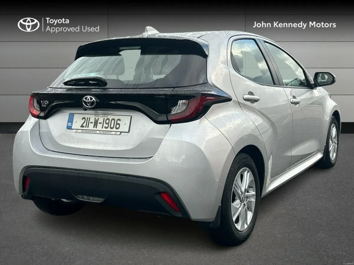 Toyota Yaris 1.5 LUNA - Image 2