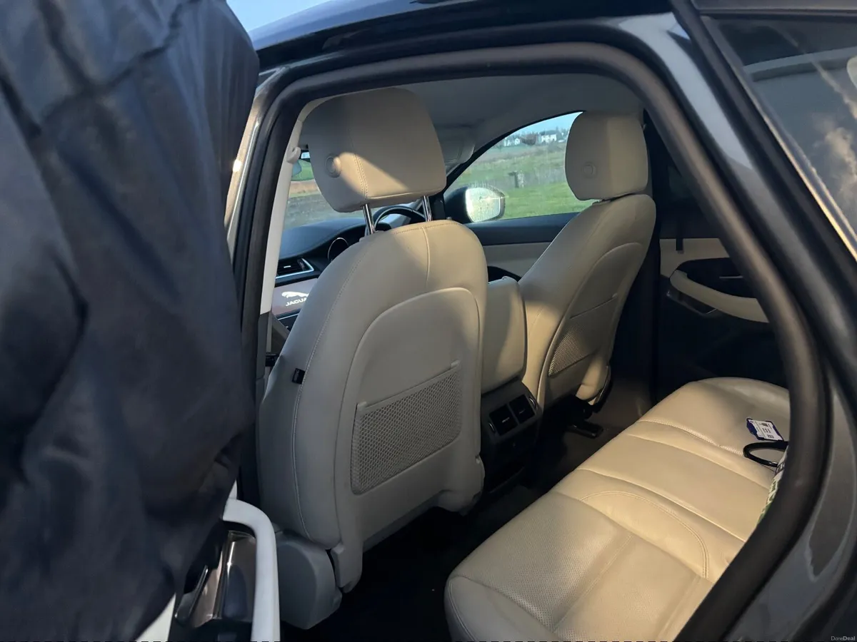 Jaguar E-Pace 2020 - Image 4