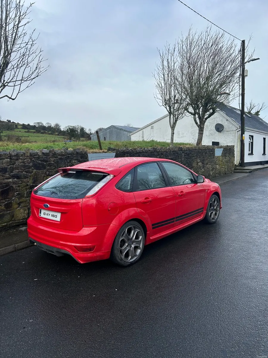 Ford Focus 2010 - Image 2