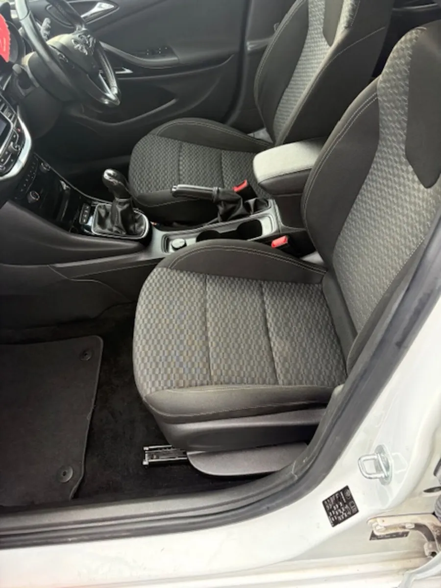 Opel Astra 2016 - Image 4