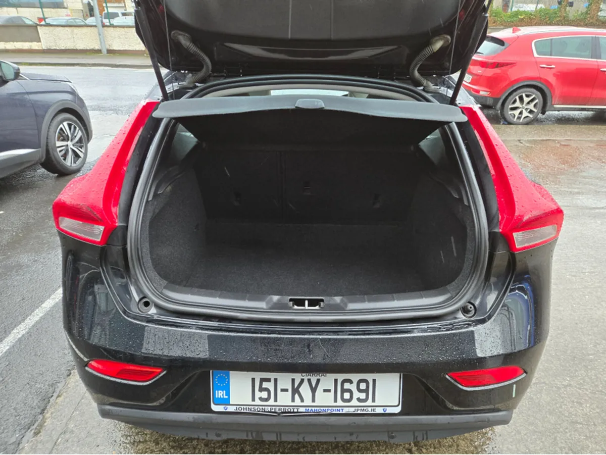 Volvo V40 D2 SE 5DR// VERY CLEAN CAR LOW MILEAGE E - Image 3