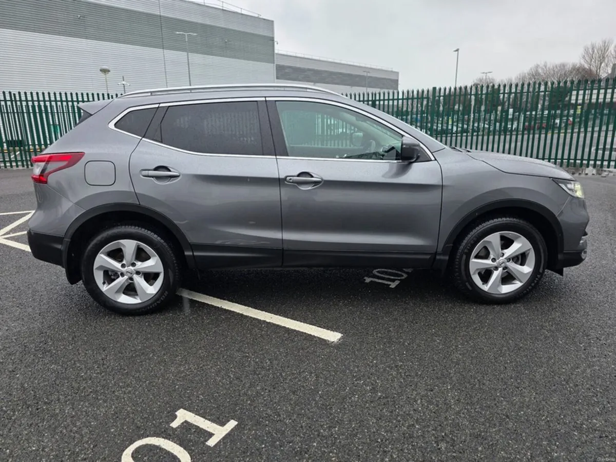 Nissan Qashqai 1.3 PETROL, AUTOMATIC, HUGH SPEC, P - Image 4