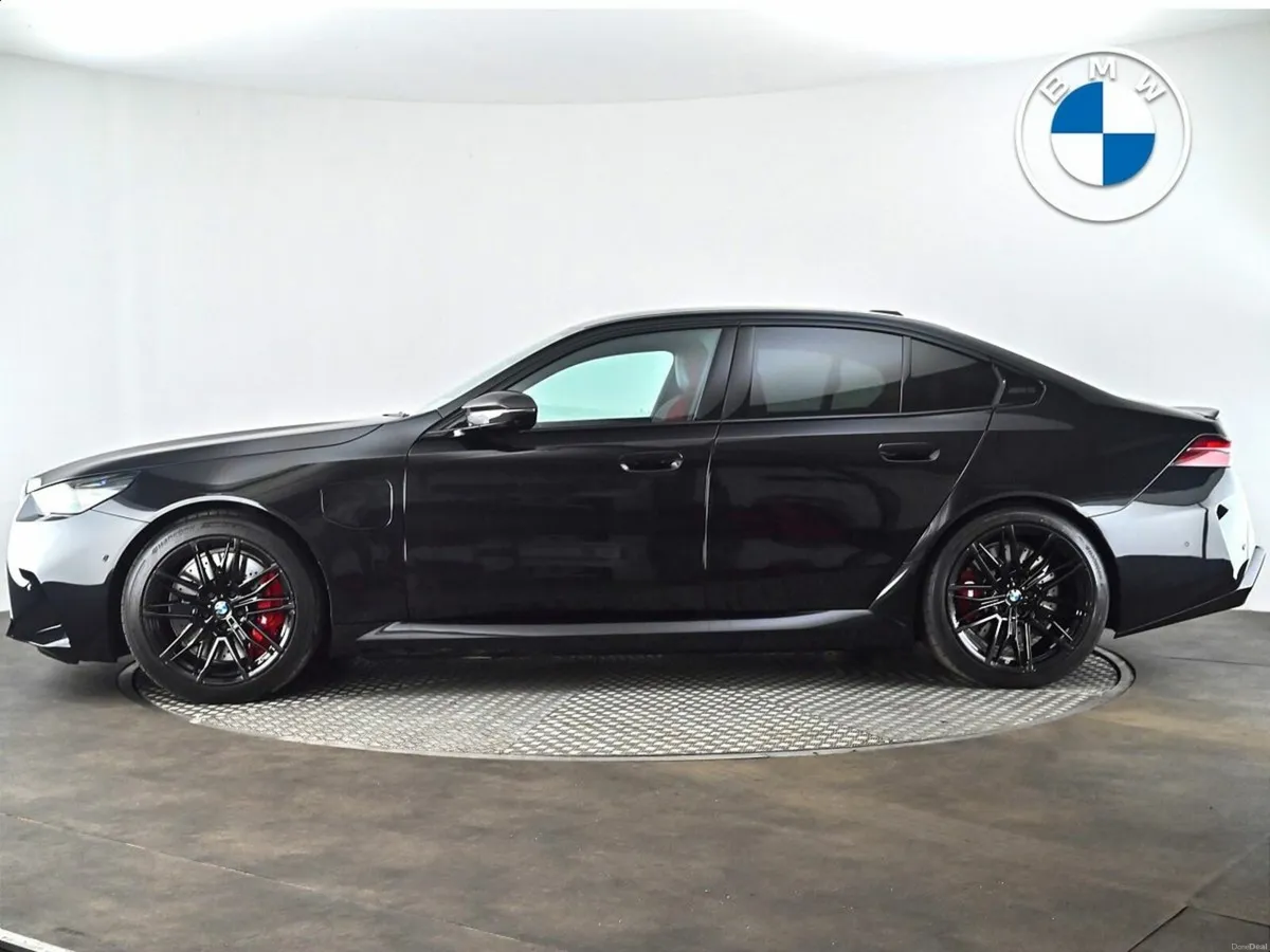 BMW M5 Saloon - Image 3