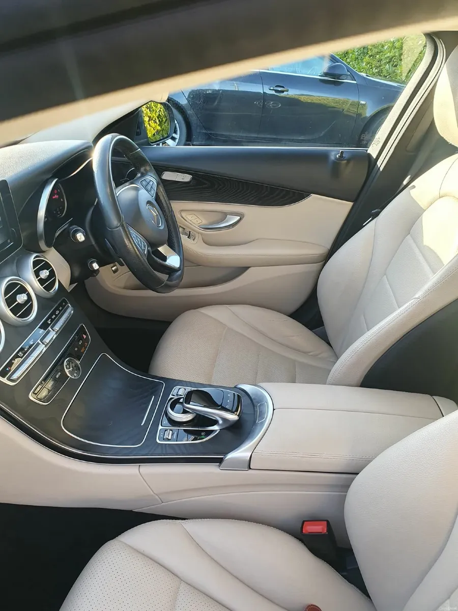 Mercedes-Benz C-Class 2019 - Image 2