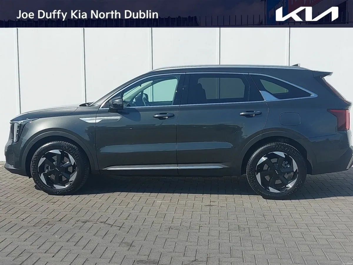 Kia Sorento PHEV 7 SEATER SEM - Image 3