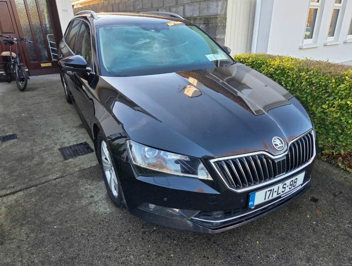 Skoda Superb 2017 - Image 2