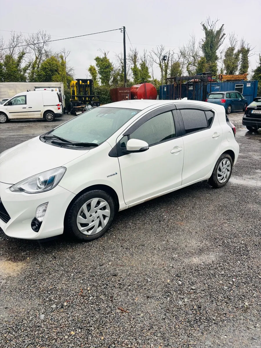 Toyota Aqua 2016 Hybrid - Image 2