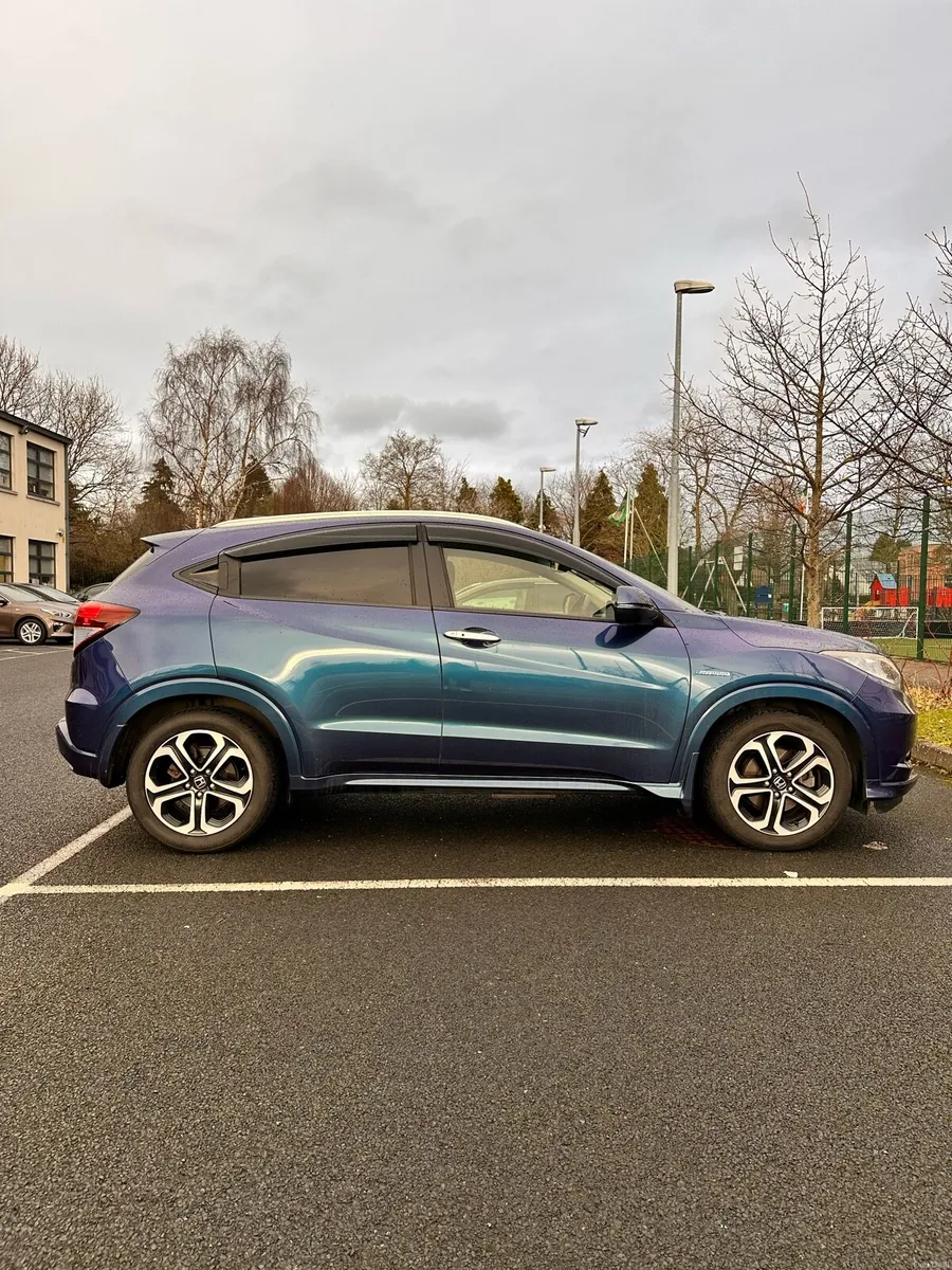 Honda Vezel 1.5 Hybrid Auto - Image 1