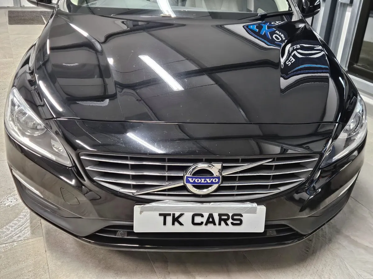 19 VOLVO S90 - Image 4