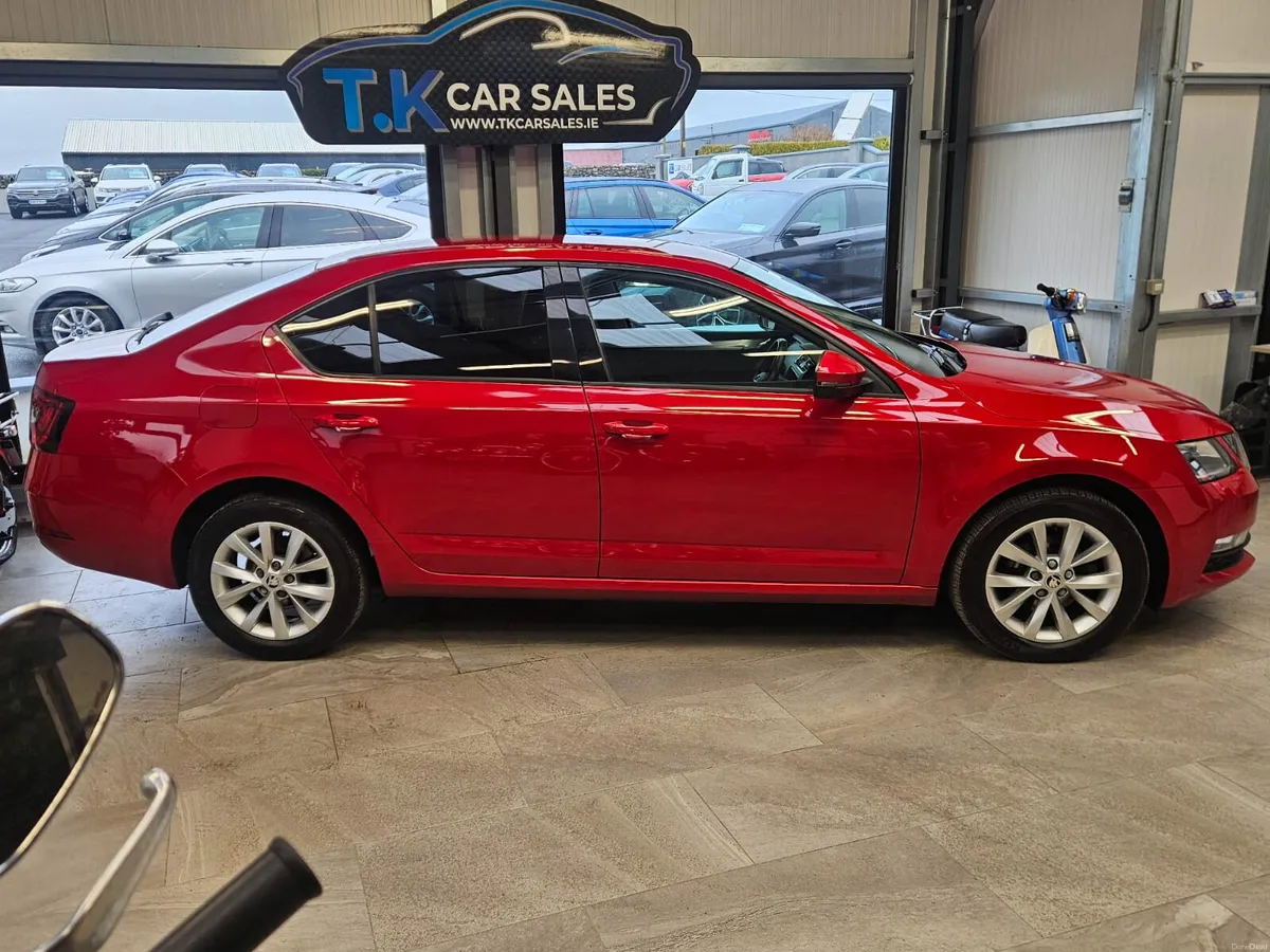 19 SKODA OCTAVIA AUTOMATIC DIESEL - Image 3