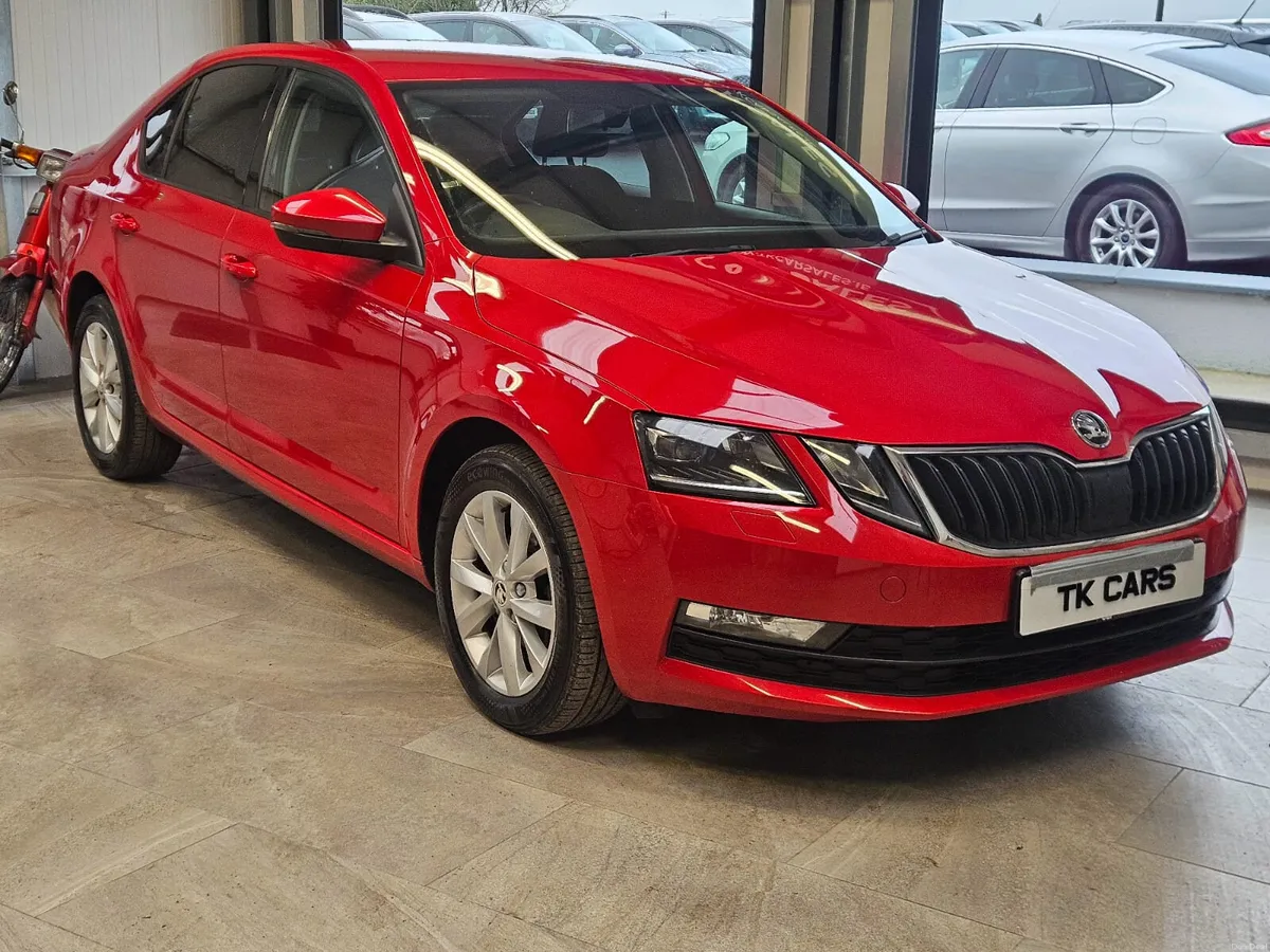 19 SKODA OCTAVIA AUTOMATIC DIESEL - Image 1