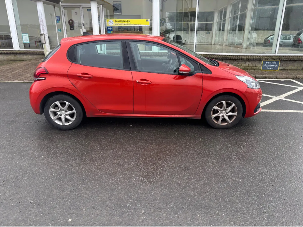 Peugeot 208 ACTIVE 1.2 4DR - Image 2