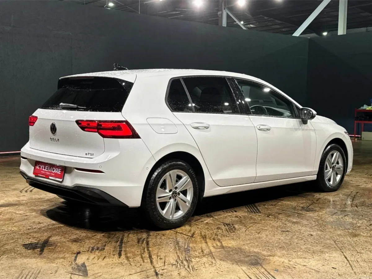 Volkswagen Golf 1.0 AUTOMATIC - STANDARD - ETSI AC - Image 4