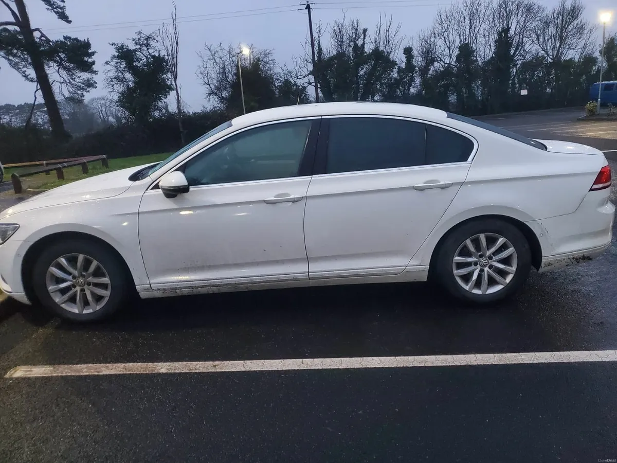 Volkswagen Passat 2017 - Image 4