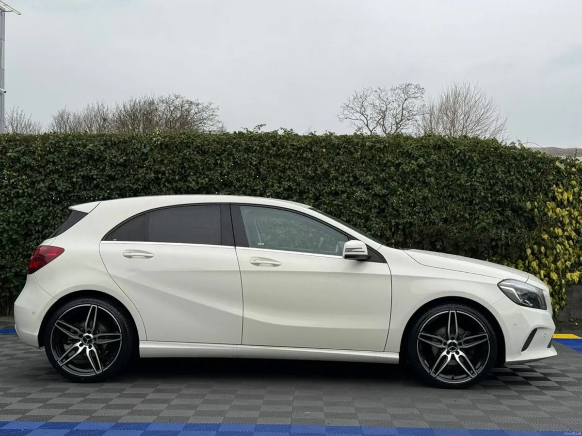 Mercedes-Benz A-Class A180 AMG-STYLE 1.6 AUTO // N - Image 2