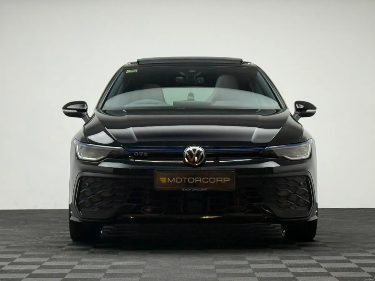 Volkswagen Golf GTE 1.5 PHEV 272HP DSG *PAN ROOF* - Image 2