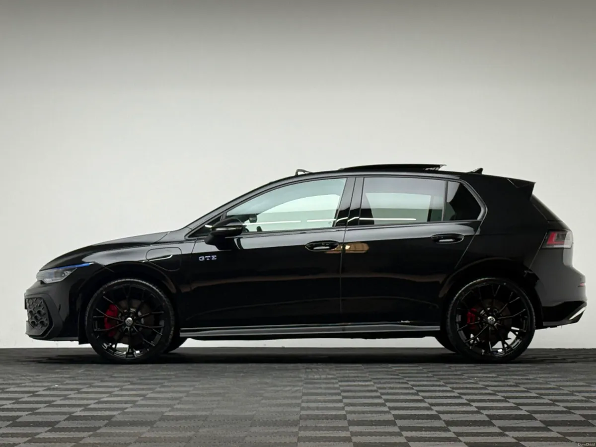 Volkswagen Golf GTE 1.5 PHEV 272HP DSG *PAN ROOF* - Image 4