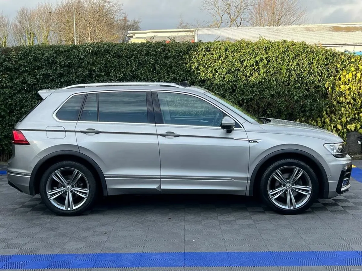 Volkswagen Tiguan R-LINE 2.0 TDI // OPENING PAN RO - Image 4
