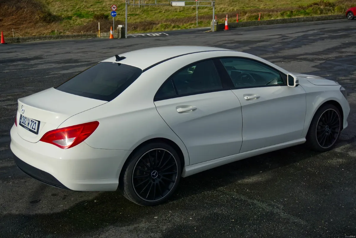 Mercedes-Benz CLA200d 2.1L Diesel Manual 2016 - Image 3