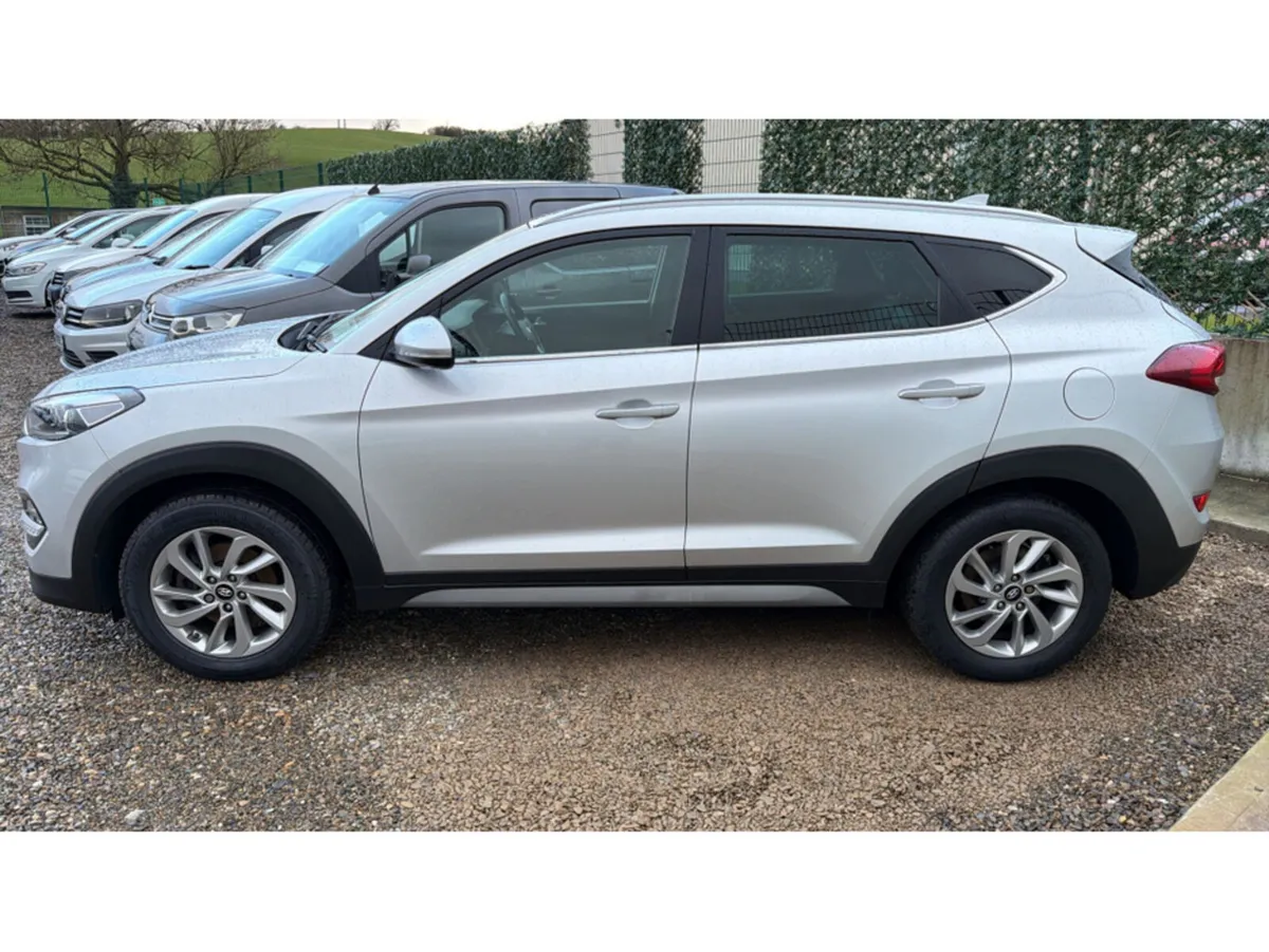 Hyundai Tucson 1.7 PREMIUM BLD 116PS 5 5DR - Image 4