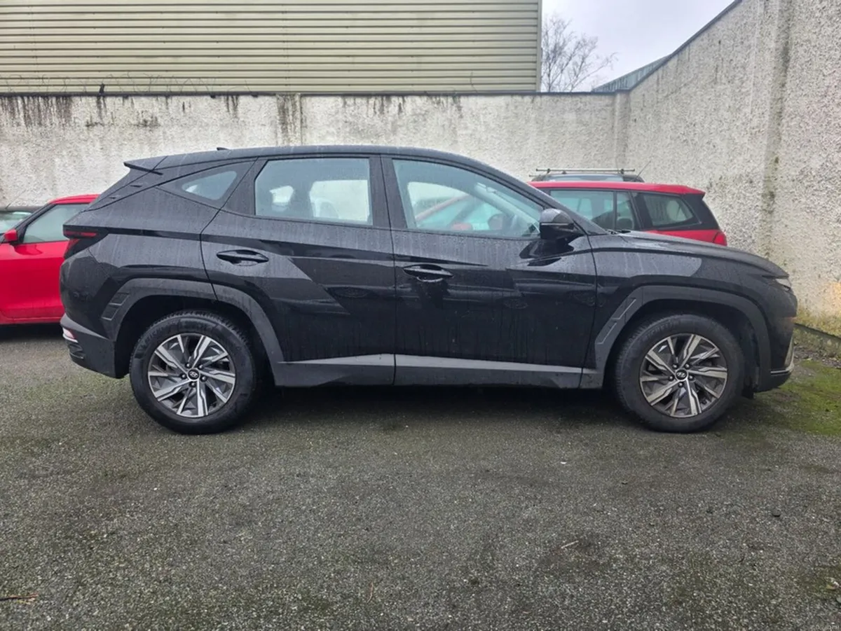Hyundai Tucson 1.6 DIESEL, ONLY 35K KM, 1 OWNER, H - Image 4