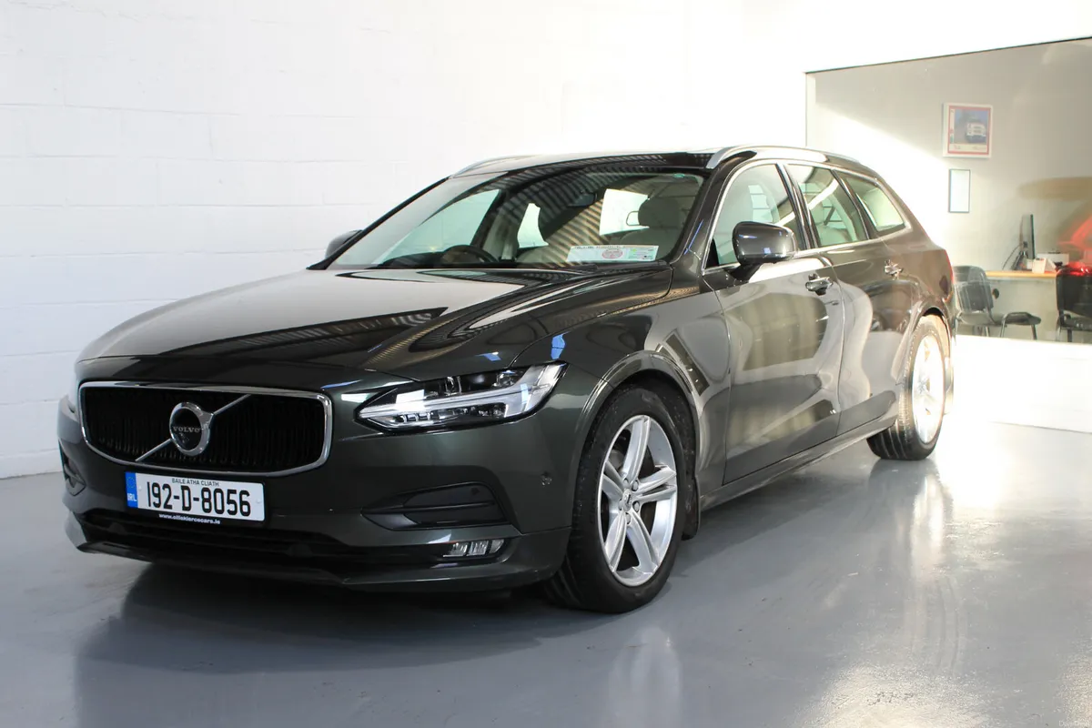 Volvo V90 2019, Momentum Auto, Low KMS - Image 1