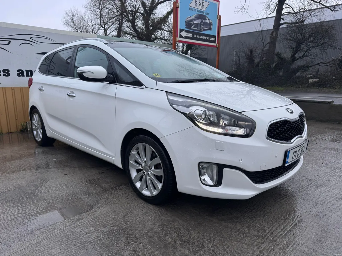 2017 Kia Carens 1.7D PLATINUM Pan Roof - Image 4
