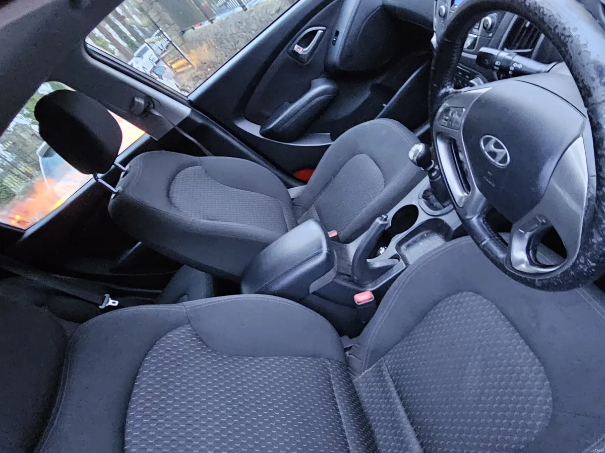 Hyundai ix35 2012 diesel €2650 no offers - Image 3