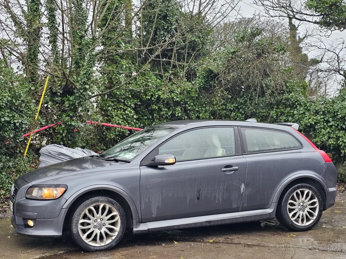 Volvo C30 2008 nct&tax €2200 no offers - Image 3