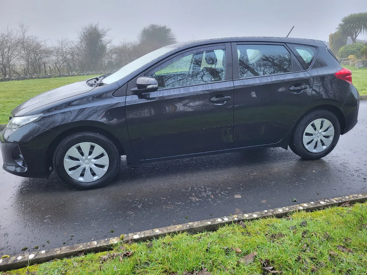 Toyota Auris  1.4 Diesel 2015 - Image 2