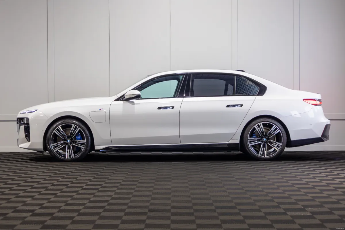 2025 BMW 7-Series X-Drive 750e M-Sport - Image 3