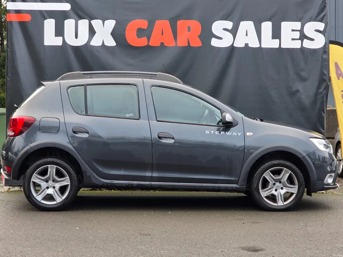 2017 Dacia Sandero Stepway 1.5 DCI SIGNATURE - Image 2