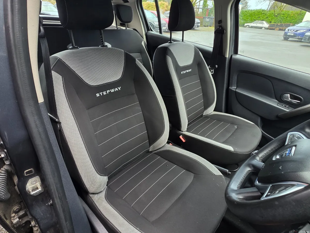 2017 Dacia Sandero Stepway 1.5 DCI SIGNATURE - Image 4