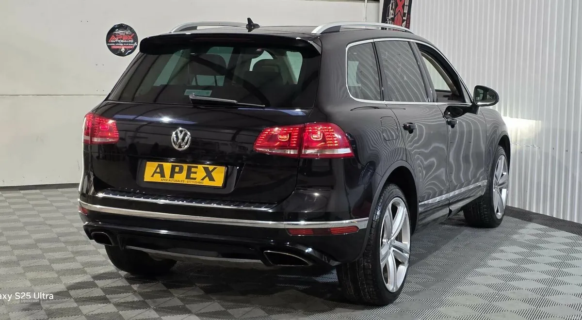Volkswagen Touareg DIESEL ESTATE - Image 3