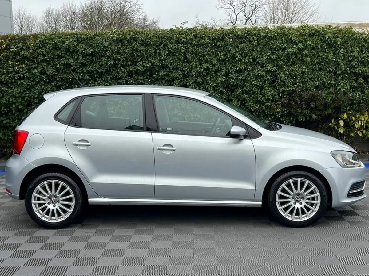 Volkswagen Polo COMFORTLINE 1.2 TSI // APPLE CARPL - Image 2