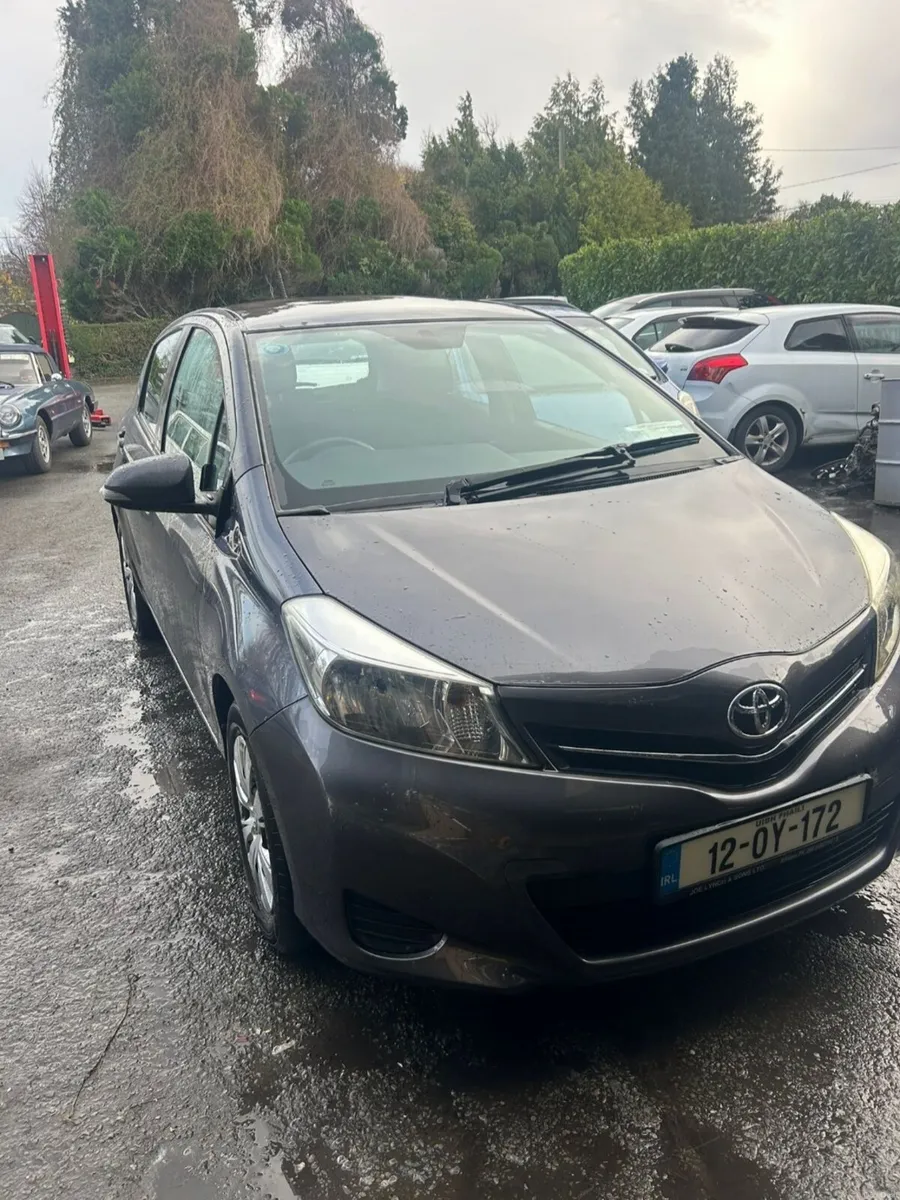 2012 Toyota Yaris Luna - Image 2