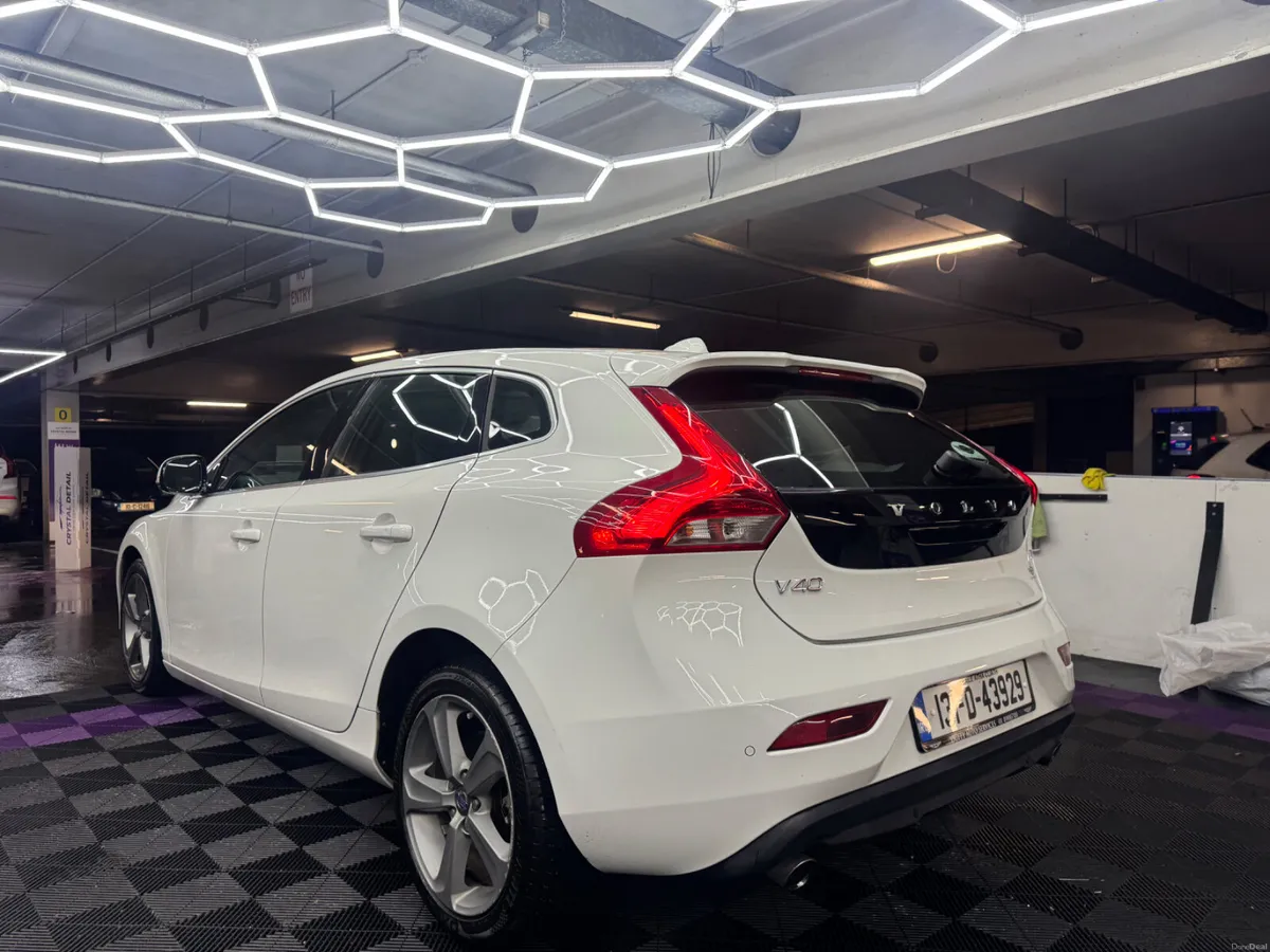 131 Volvo V40 T4  R Design AUTO VERY HIGH SPEC - Image 1