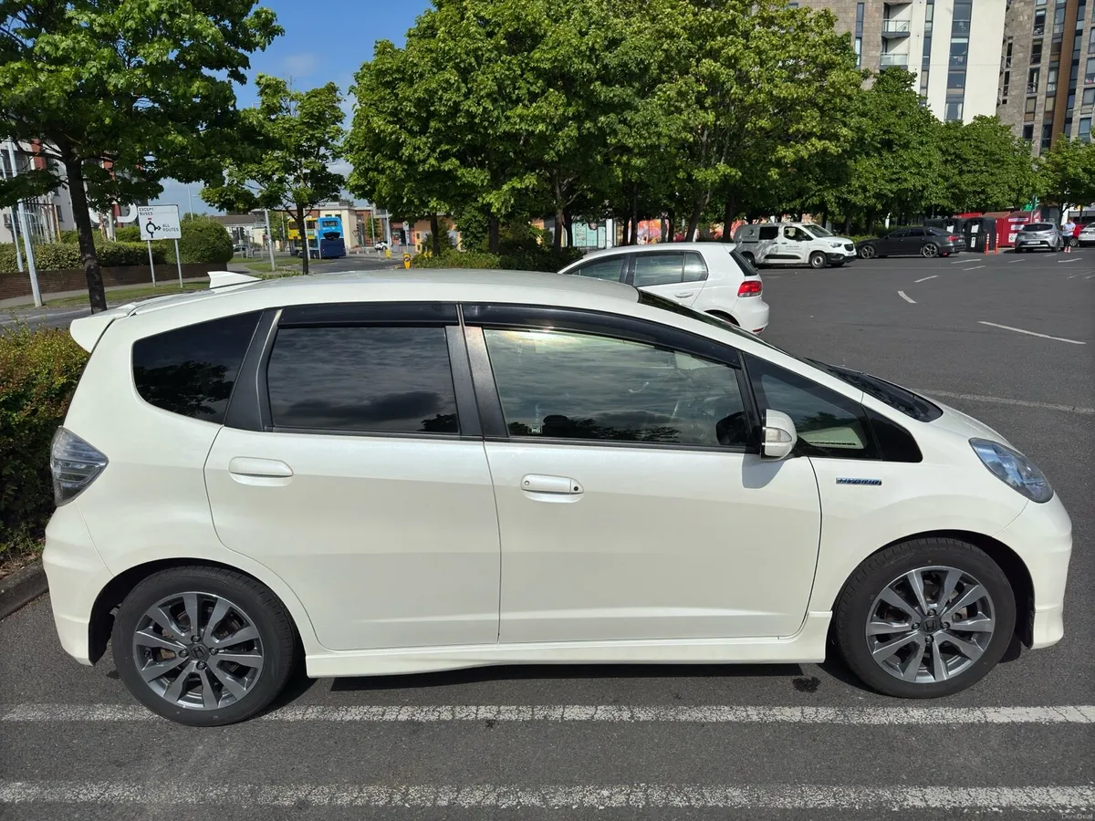 Honda Fit 1.5 RS - Image 2